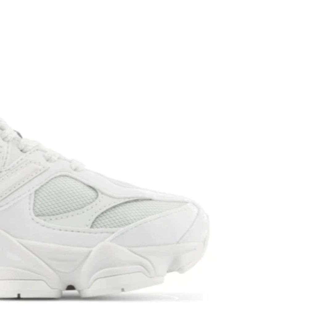 9060 Reflection | White